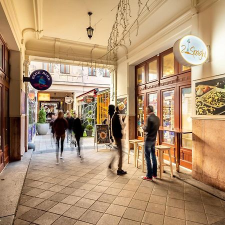 Super Central - Very Lively Area - In Gozsdu Budapest Extérieur photo