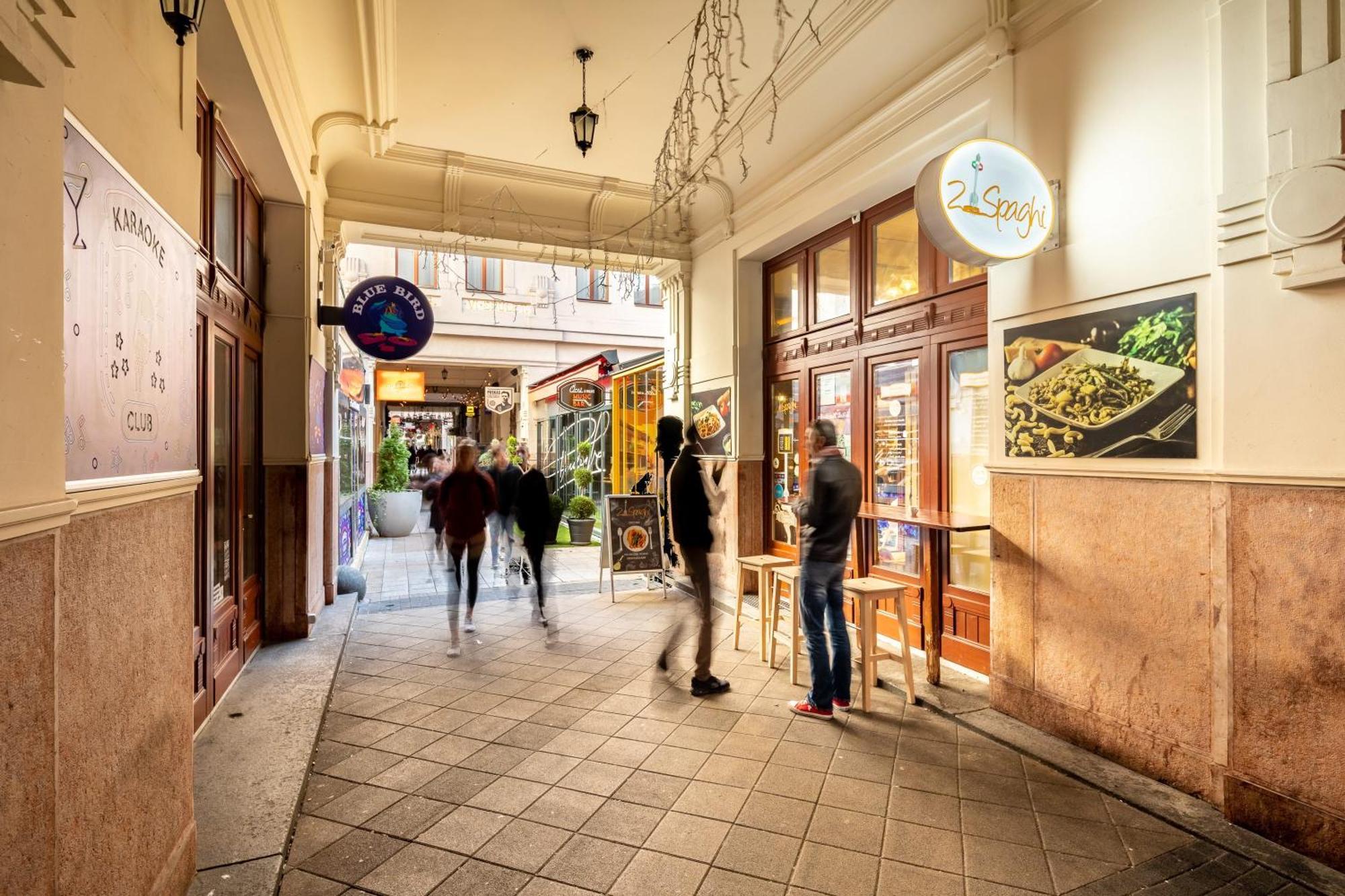 Super Central - Very Lively Area - In Gozsdu Budapest Extérieur photo